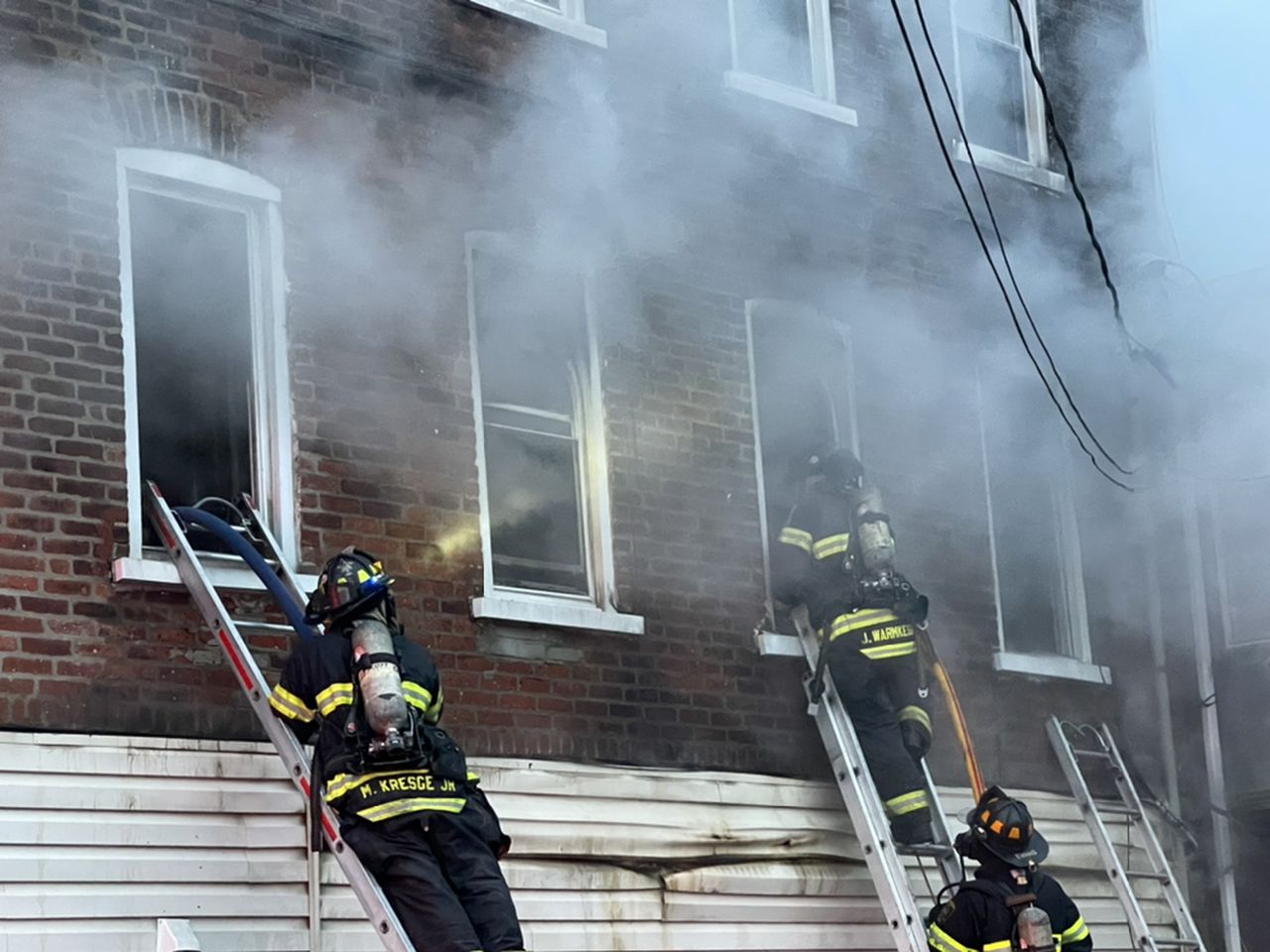 1 person dies in 3-alarm Allentown apartment building fire, department says