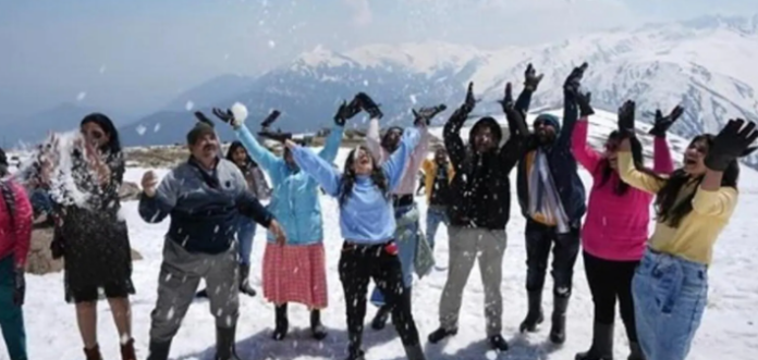 1.05 Cr Tourists visited Kashmir in first 6 months this Year: Tourism Minister